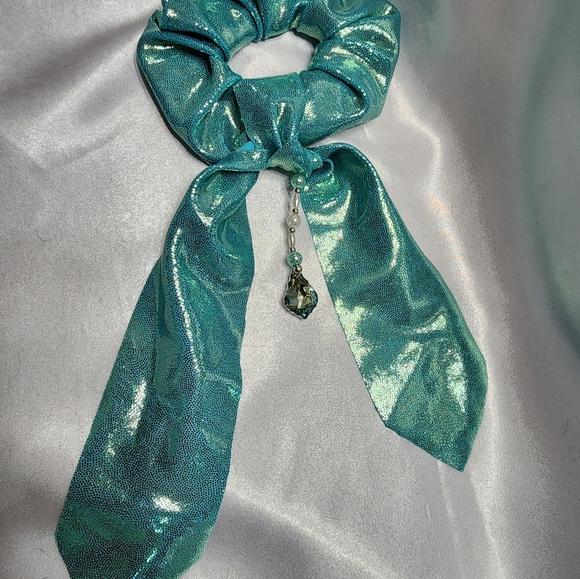 Pretty Hair Tie with Removable Beaded Tassel - Picture 3 of 5